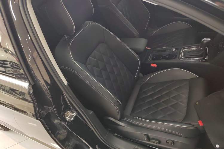 Used Volkswagen Magotan 2020 380TSI DSG Prestige Edition Right Front Seat