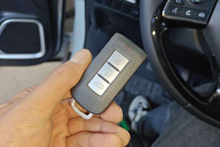 Used Mitsubishi Outlander 2020 2.4L 4x4 Zhi Xiang Edition 7-Seater
