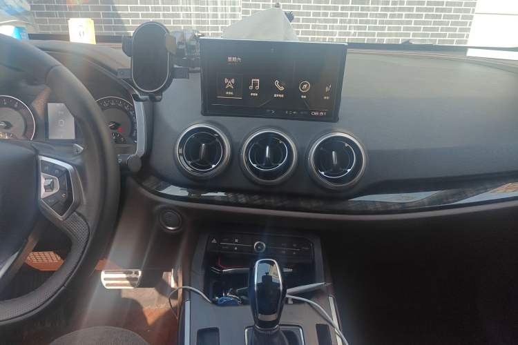 Used Wey VV5 2019 Upgraded Model 2.0T Two-Wheel Drive Ultra-Luxury Version China V Standard Audio And AC Panel