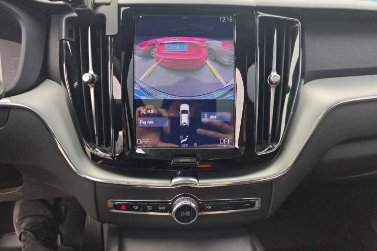 Used Volvo XC60 2021 T5 4x4 Smart Luxury Edition Audio And AC Panel