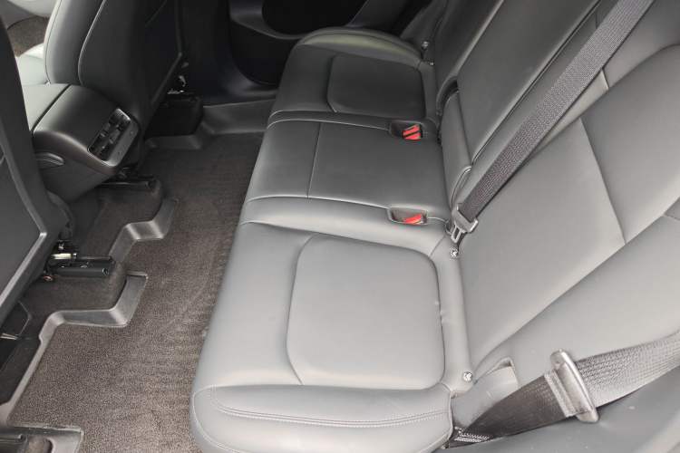 Used Tesla Model Y 2021 Long-Range All-Wheel-Drive Version
