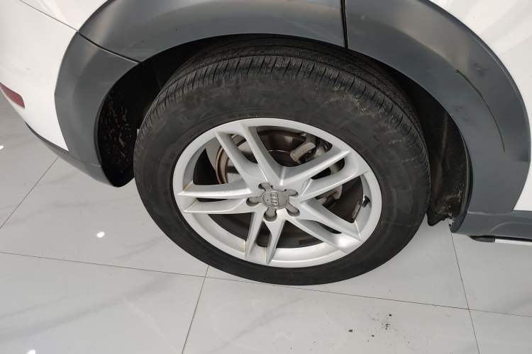 Used Audi Q5 2017 Plus 40 TFSI Comfort Model