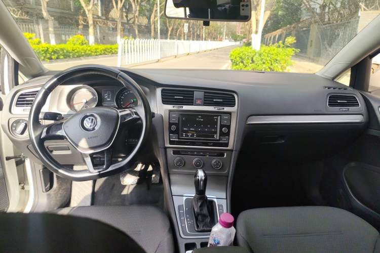 Used Volkswagen Golf 2014 1.4TSI Automatic Comfort Model Center Console