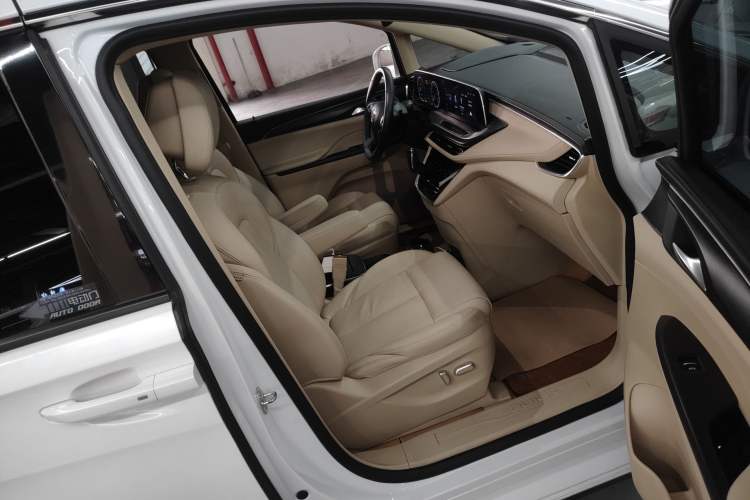 Used Buick GL8 2022 ES Landtrek 653T Luxury Edition
