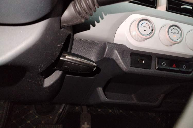 Used Chery QQ Ice Cream 2022 170km Sundae Phosphate Lithium-Ion
