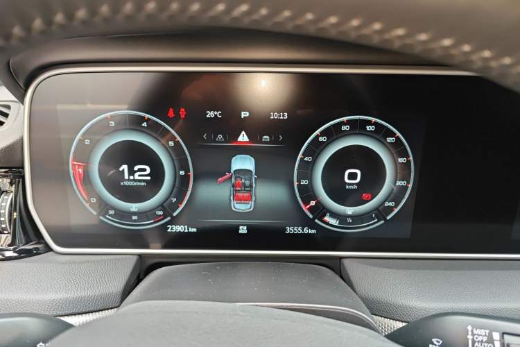 Used Hongqi HS5 2022 Facelifted Version 2.0T Smart Connect Flagship All-Wheel-Drive Edition Instrument Cluster