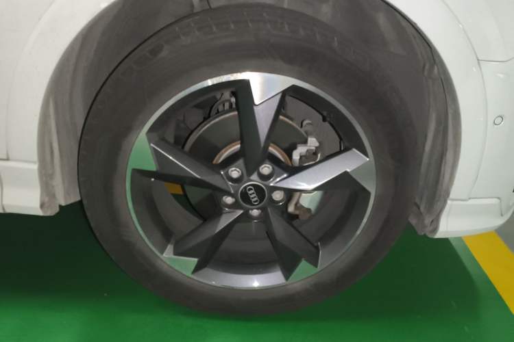 Used Audi Q3 2020 35 TFSI Fashion Dynamic Model Right Front Wheel Hub