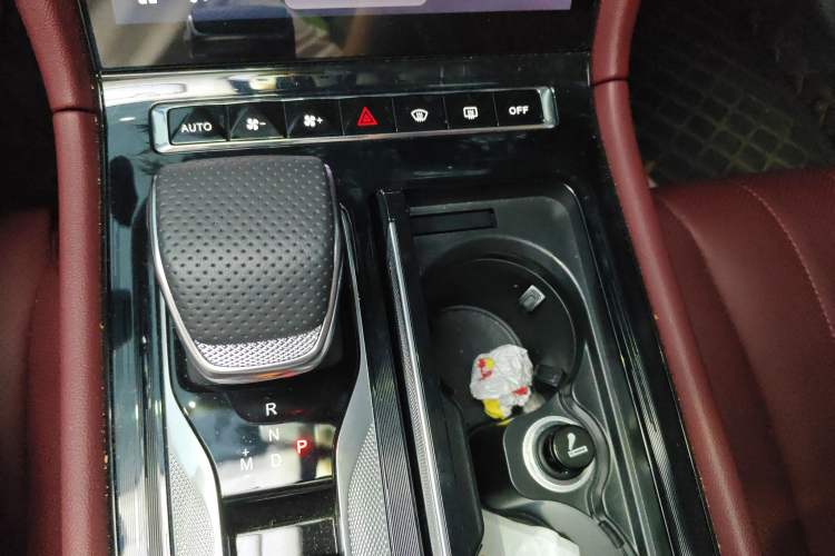 Used Hongqi H5 2025 1.5T DCT Qiyun 500 000th Unit Commemorative Edition Gear Lever