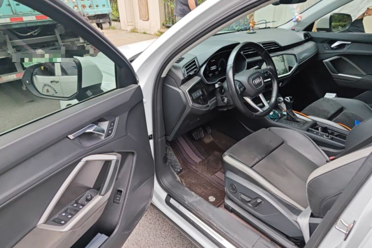 Used Audi Q3 2022 35 TFSI Progressive Dynamic Edition Driver Seat