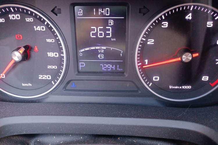 Used Roewe 360 2018 PLUS 1.5L Automatic Luxury Edition Odometer Close Up