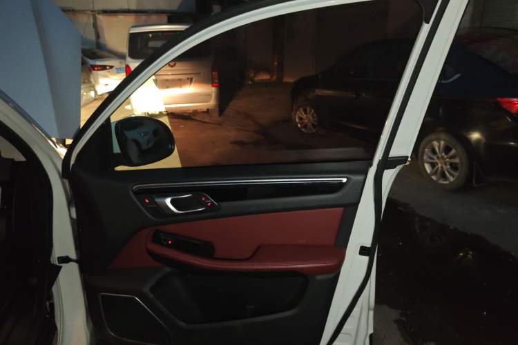 Used Zotye Domy X5 2017 Platinum Edition 1.5T Manual Luxury Model
