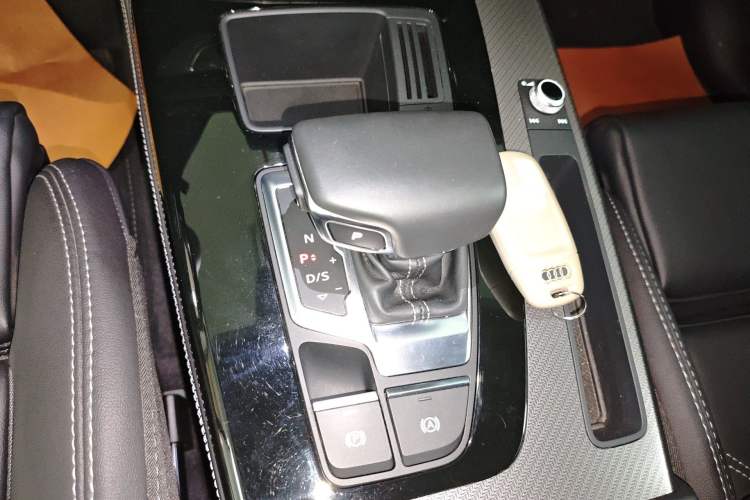 Used Audi Q5L 2022 40T Luxury Dynamic Model
