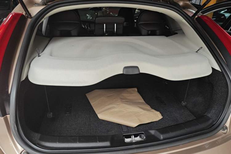 Used Volvo V40 2015 1.6T Zhiyi Edition
