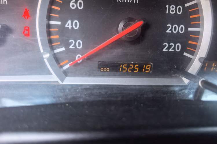 Used Nissan Paladin 2008 2.4L 4x4 Standard Edition Odometer Close Up