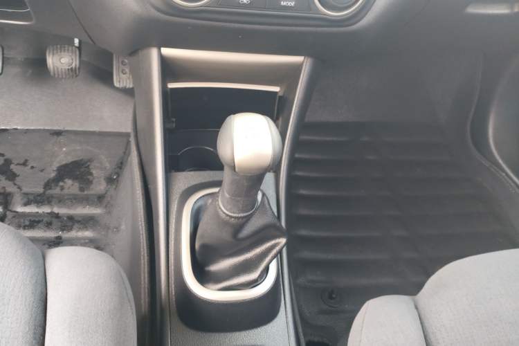 Used Nissan Sylphy 2012 Classic 1.6XE Manual Comfort Edition Gear Lever