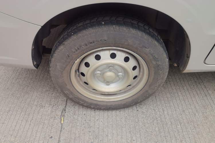 Used Wuling Hongguang V 2022 1.5L Jingqu Version Hydraulic Power Steering LAR Right Rear Wheel Hub