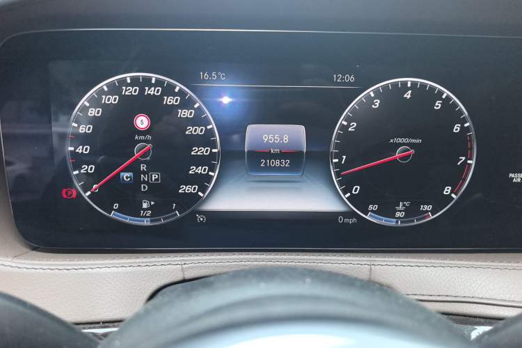 Used Mercedes-Benz Maybach S-Class 2019 S 450 4MATIC Odometer Close Up