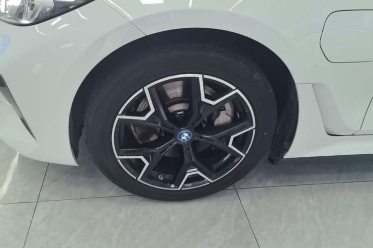 Used BMW i3 2023 eDrive 40 L Midnight Edition
