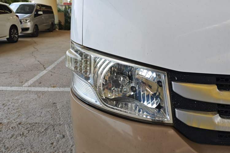 Used Foton Scenic G7 2016 2.0L Commercial Edition Long Wheelbase High-Roof 4Q20M Right Front Headlight