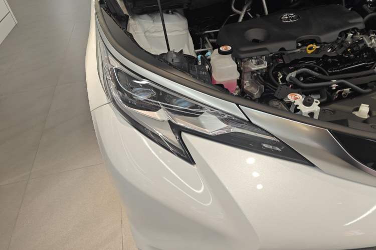 Used Toyota SIENNA 2021 2.5L Hybrid Platinum Edition Exterior 3