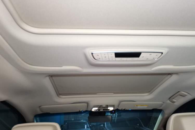 Used Buick GL8 2023 ES Lu Zun Luxury Model Headliner