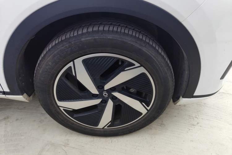 Used CHANGAN NEVO Q05 2024 Truly Delicious Version 125cc Superior Design CATL Right Front Wheel Hub