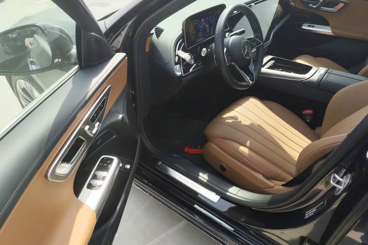 Used Mercedes-Benz E-Class New Energy 2024 E 350 e L Plug-in Hybrid Sedan Driver Seat