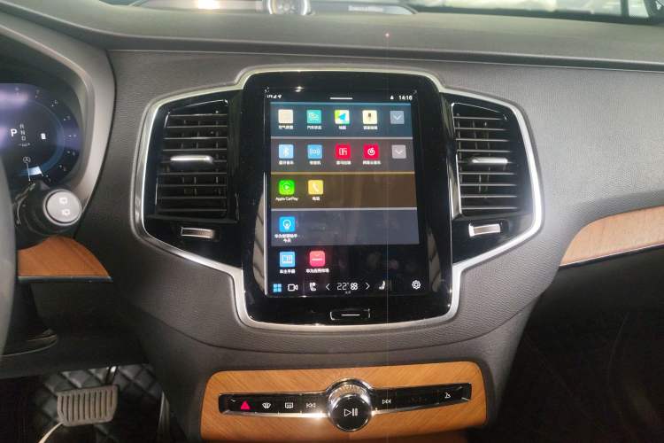 Used Volvo XC90 2024 B6 Zhiyi Luxury 7-Seater Audio And AC Panel