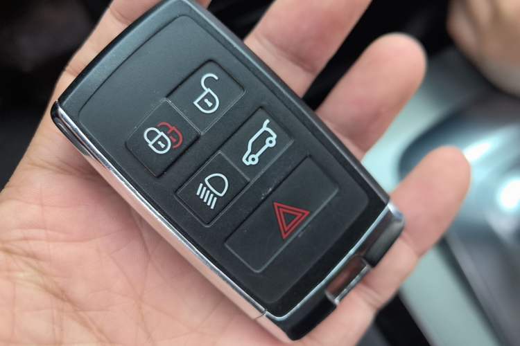 Used Land Rover Discovery Sport 2022 249 PS Metropolitan Edition 5 Seats Vehicle Key