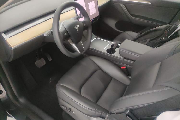 Used Tesla Model Y 2021 Long-Range All-Wheel-Drive Version 3D7