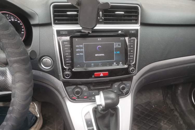 Used Haval M6 2019 1.5T DCT Two-Wheel Drive Elite Version China V Standard Audio And AC Panel