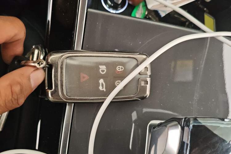 Used Land Rover Range Velar 2024 Dynamic SE Vehicle Key