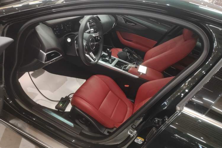 Used Jaguar XEL 2022 2.0T 250 PS R-DYNAMIC S Advanced Sport Edition Left Front Seat