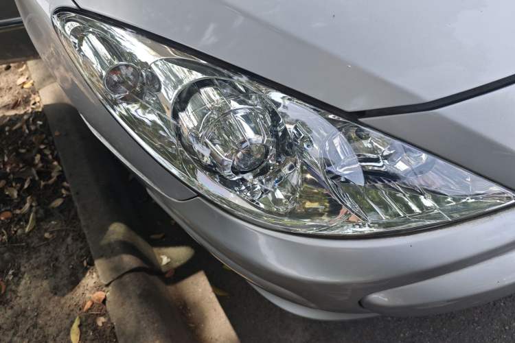 Used Peugeot 307 2012 Hatchback 1.6L Manual Comfort Edition Right Front Headlight