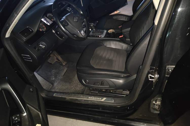 Used Volkswagen Magotan 2015 Revised Version 2.0 TSI Luxury Edition Driver Seat