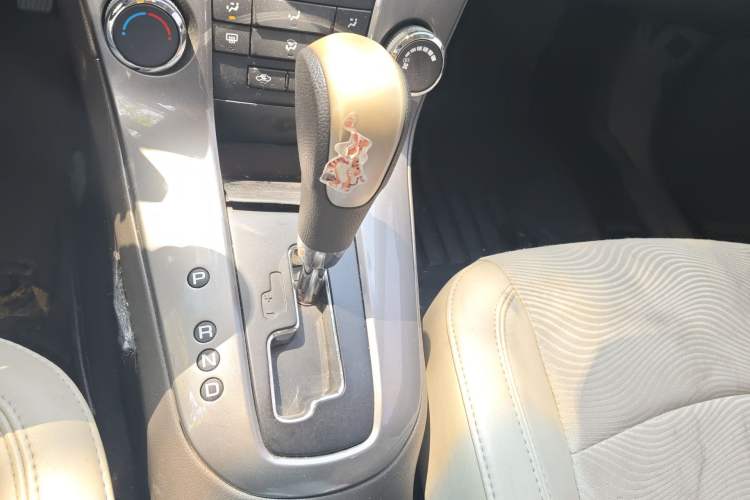 Used Chevrolet Cruze 2015 1.5L Classic SE AT Gear Lever