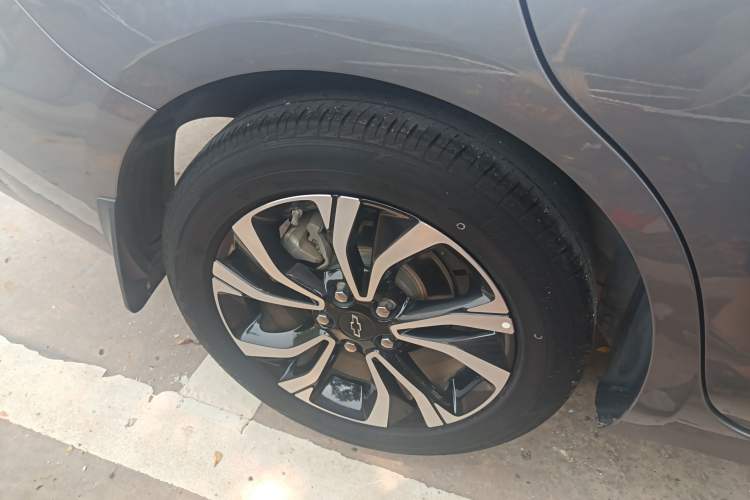 Used Chevrolet Monza 2020 Light Hybrid RS 330T Automatic Comfort Edition Right Rear Wheel Hub