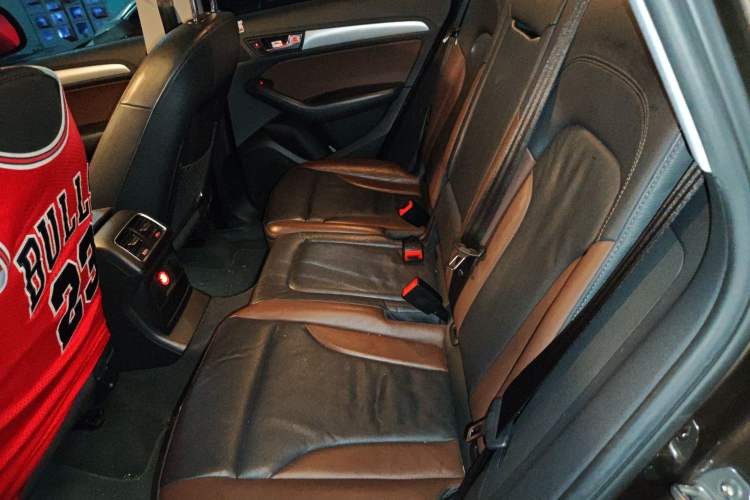 Used Audi Q5 2018 Collector's Edition 40 TFSI Technology Model Interior 4