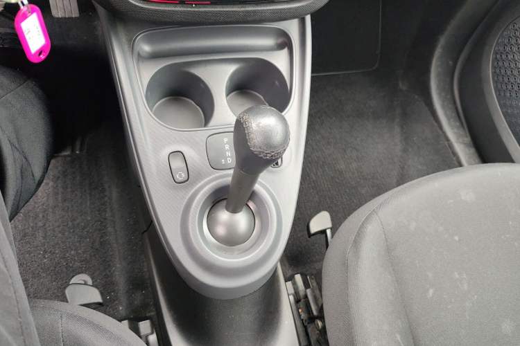 Used smart fortwo 2015 1.0L 52 kW hardtop Dynamic version Gear Lever