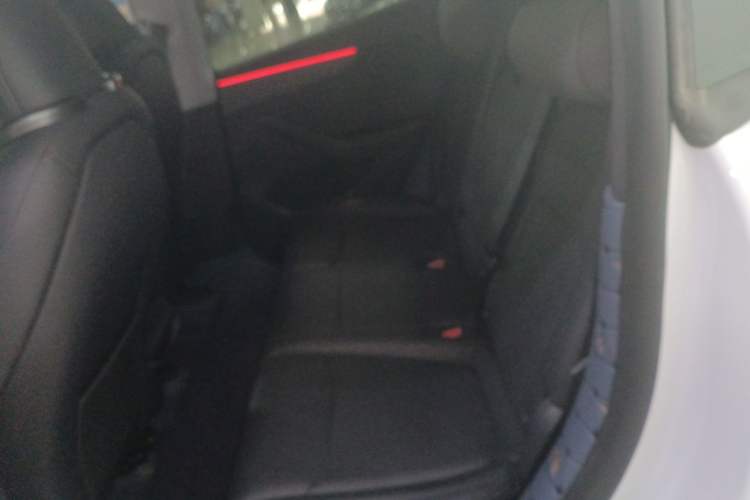 Used Tesla Model Y 2025 Long-Range All-Wheel-Drive Version
