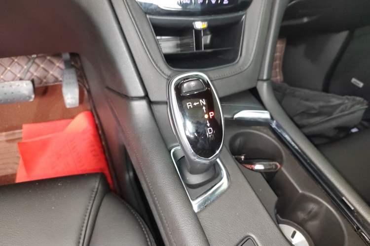 Used Cadillac XT5 2018 28E Four-Wheel Drive Tech Version Gear Lever