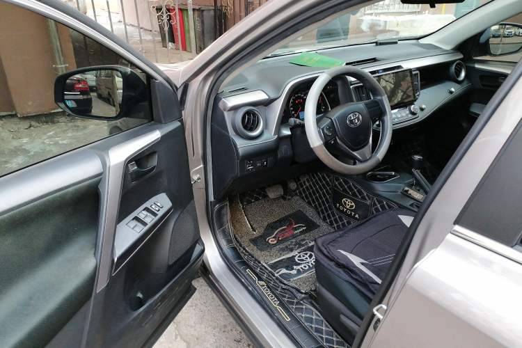 Used Toyota RAV4 2019 2.0L CVT Two-Wheel Drive Pioneer Edition China V Standard
