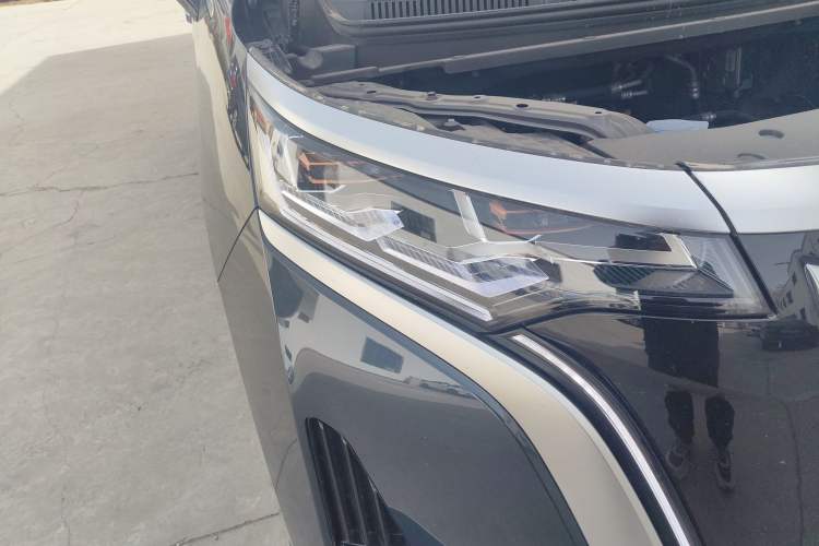 Used Denza D9 2022 EV 600 Four-Wheel Drive Flagship Model