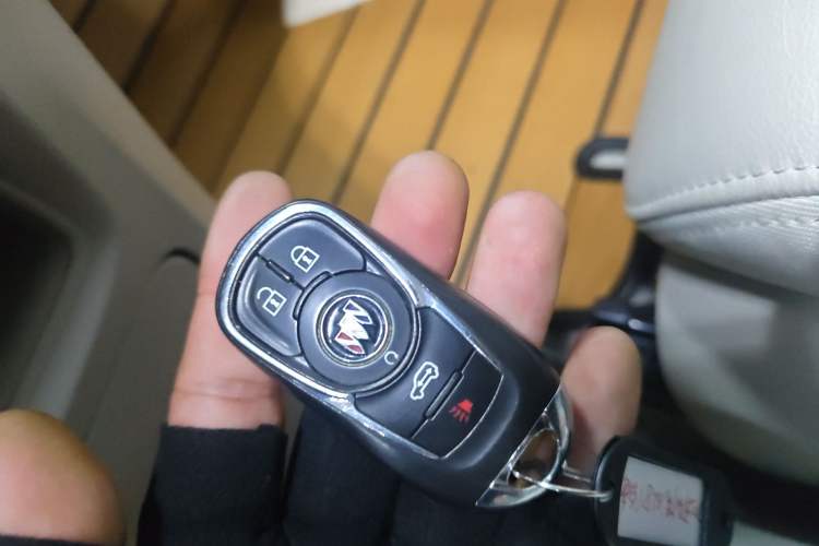 Used Buick GL8 2021 Land Cruiser Executive Class 652T Luxury Model
