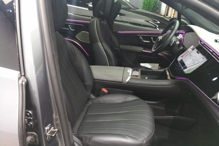 Used Mercedes-Benz EQS SUV 2023 450 4MATIC Pioneer Edition Right Front Seat