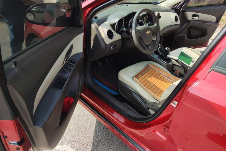 Used Chevrolet Cruze 2015 1.5L Classic SE MT Driver Seat