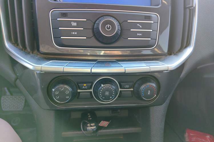 Used JMC Yuhu 7 2020 2.0T Diesel Automatic 2WD Comfort Plus Long Wheelbase China VI Emission Standard JX4D20A6L
