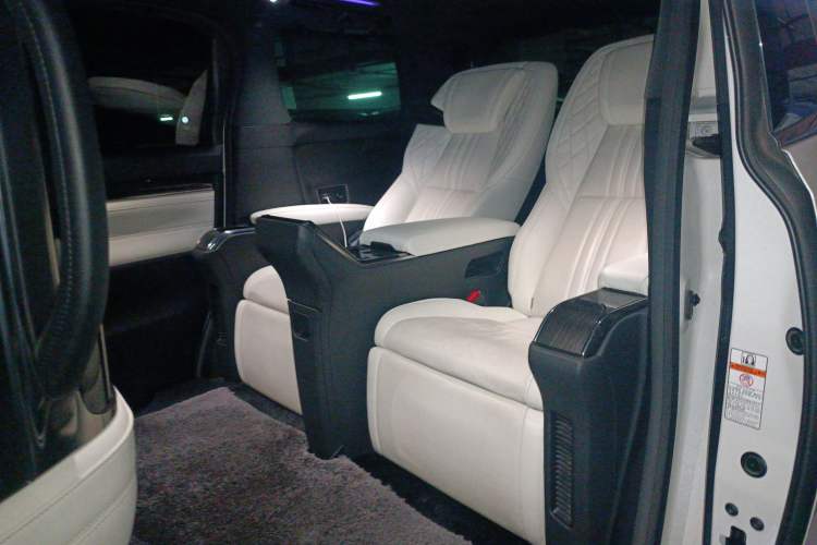 Used Lexus LM 2020 300h Four-Seat Grand Edition
