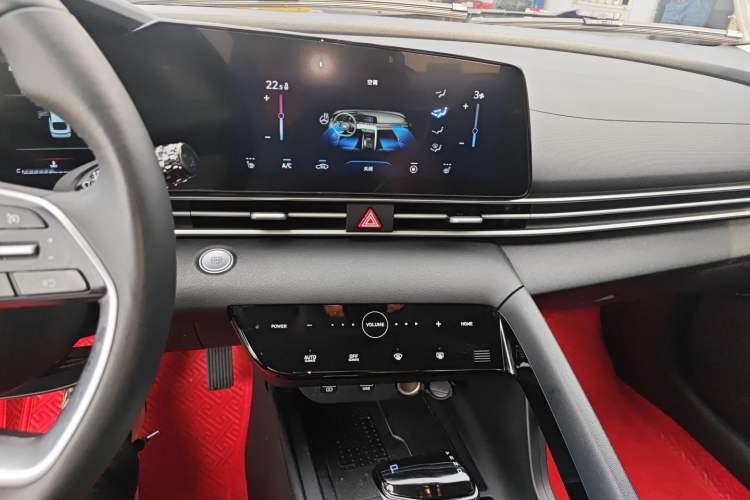 Used Hyundai Elantra 2022 1.5L CVT LUX Prestige Edition Audio And AC Panel