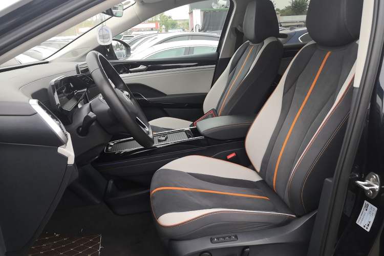 Used Volkswagen ID.6 CROZZ 2022 High-Performance PRIME Edition Left Front Seat